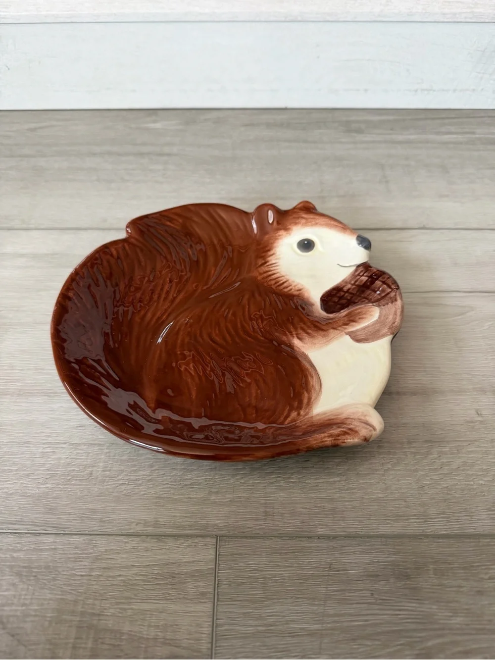 Squirrel and acorn heritage collection earthenware plate